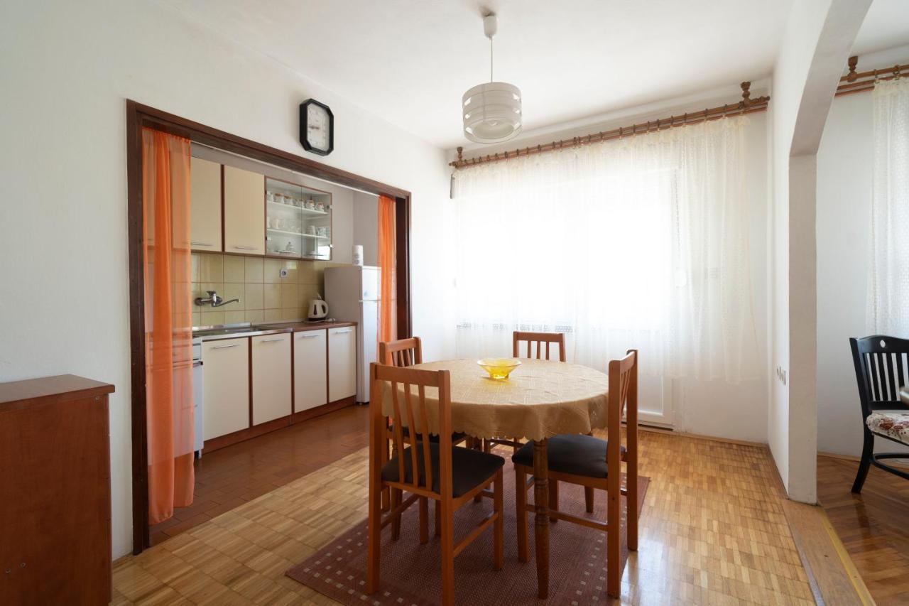 Apartman Ema Gornji Karin Exterior photo