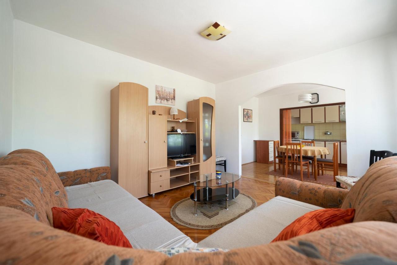 Apartman Ema Gornji Karin Exterior photo