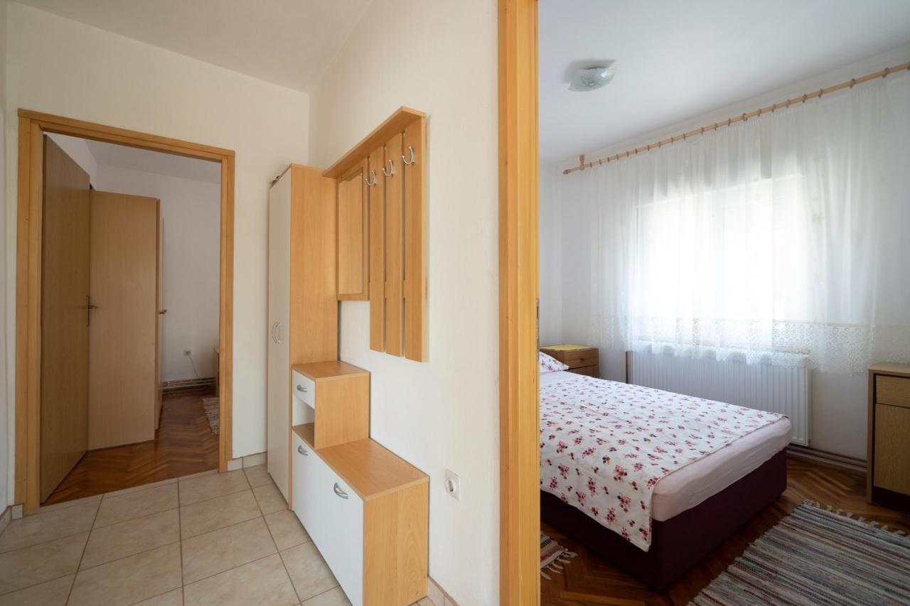 Apartman Ema Gornji Karin Exterior photo