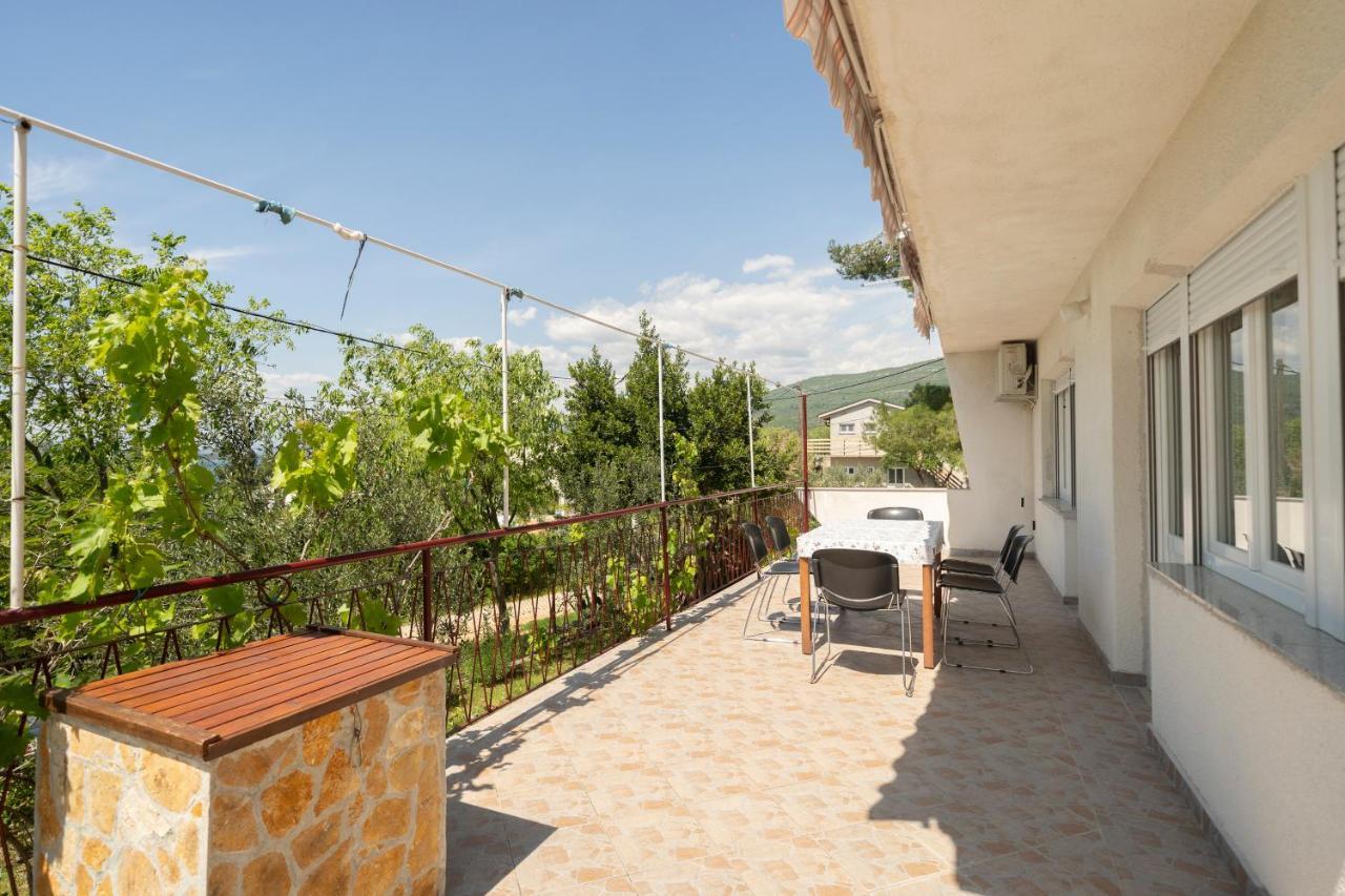 Apartman Ema Gornji Karin Exterior photo