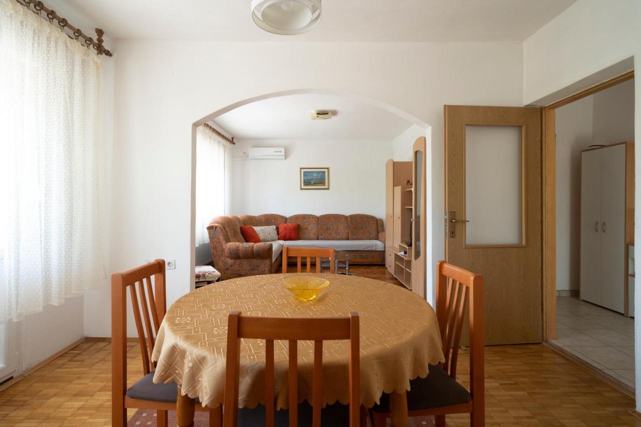 Apartman Ema Gornji Karin Exterior photo