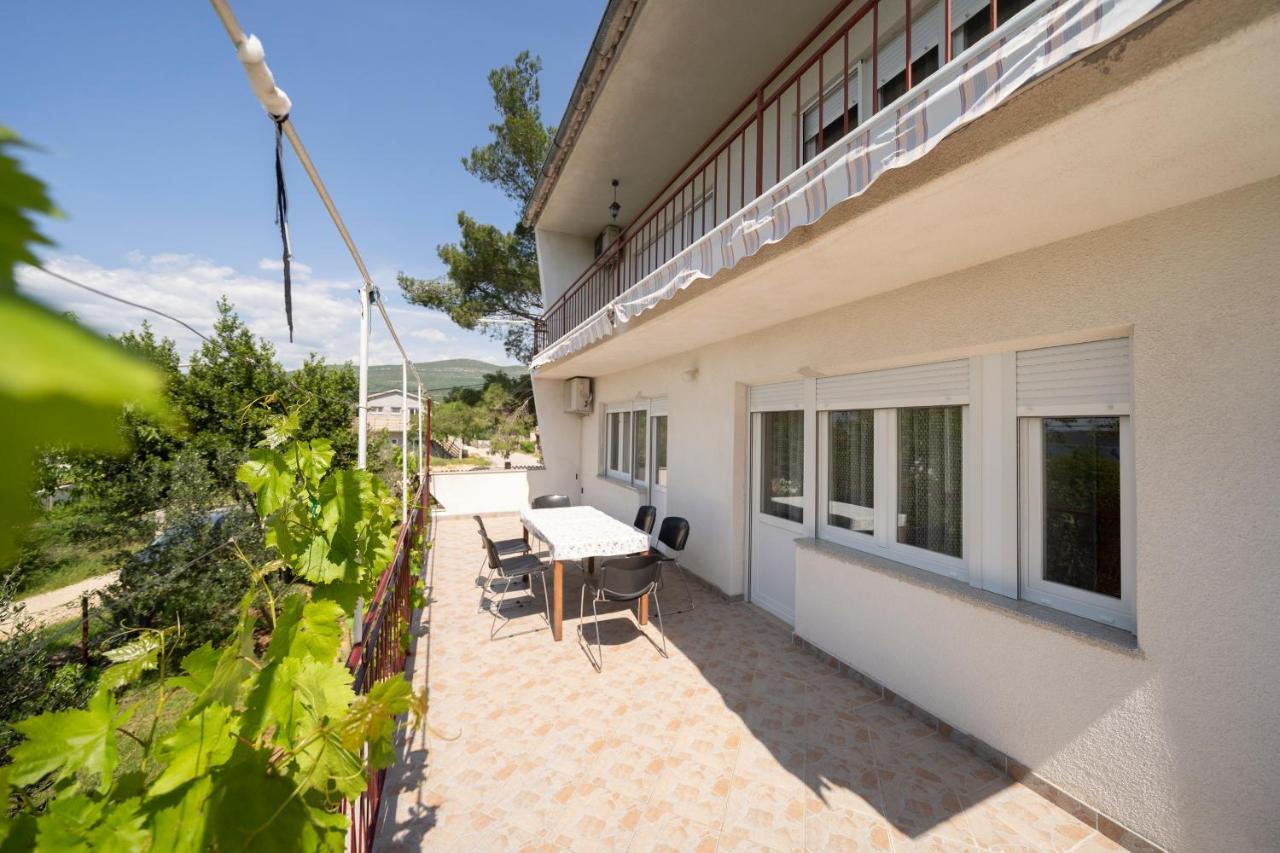 Apartman Ema Gornji Karin Exterior photo