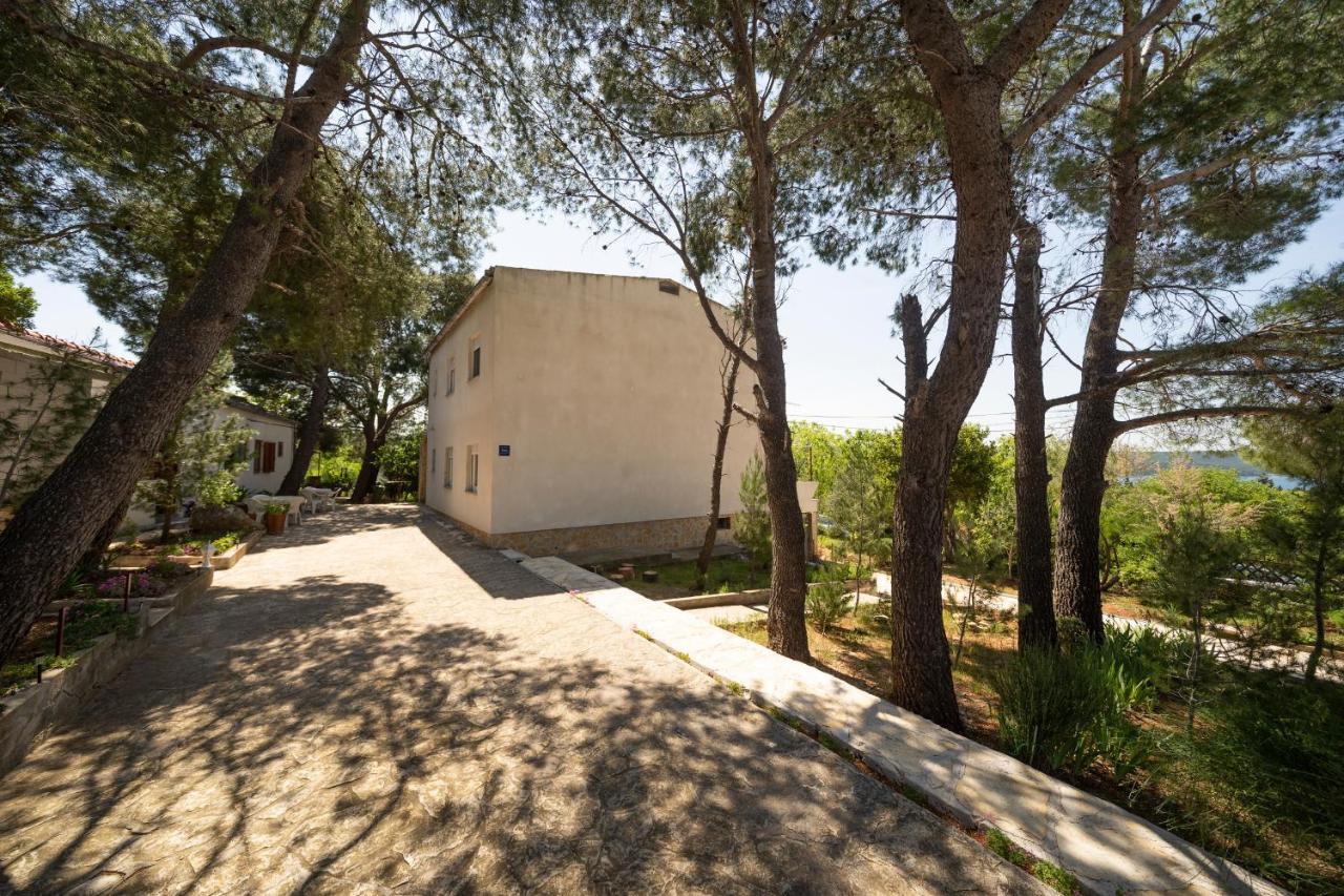 Apartman Ema Gornji Karin Exterior photo